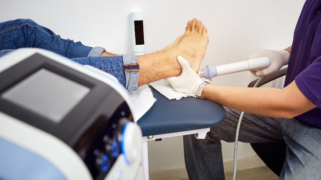 Caldwell-podiatrist-using-shockwave-therapy-on-patient