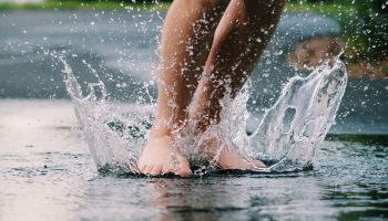 Feet splashing in puddle of water | Experienced Idaho Podiatrist
