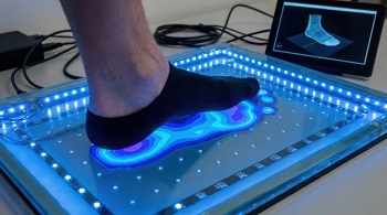 Digital foot scan for custom orthotics in Idaho